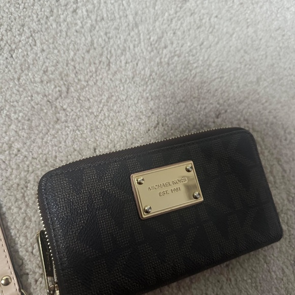 Michael Kors Small Logo Leather Wallet - Picture 2 of 10